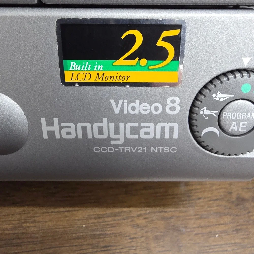 Sony Handycam CCD-TRV21 NTSC Video 8 Camcorder Silver 24x Digital Zoom